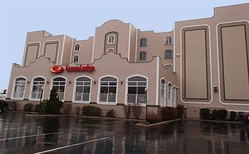 Quality Beachfront Inn 2*